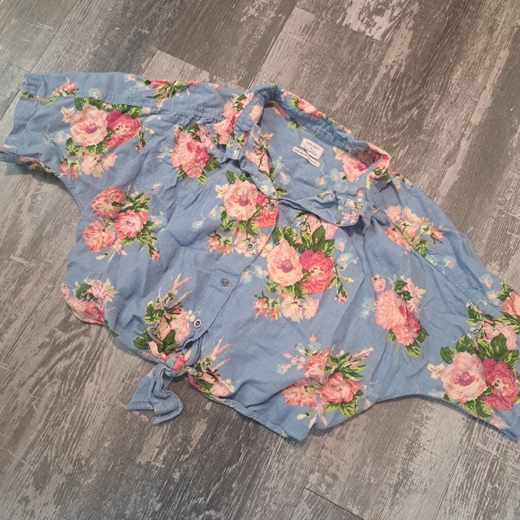 Awesome Floral Cropped Blouse!! - Picture 11 of 11